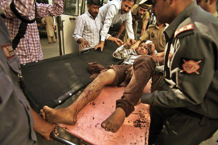 ಅಮರನಾಥ ಯಾತ್ರಿಕರ ಬಸ್ ಅಪಘಾತ : ಕರ್ಫ್ಯೂ ಉಲ್ಲಂಘಿಸಿ ಗಾಯಾಳುಗಳನ್ನು ಆಸ್ಪತ್ರೆಗೆ ಸಾಗಿಸಿದ ಮುಸ್ಲಿಮರು!